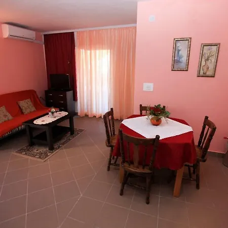 Franc Apartment *