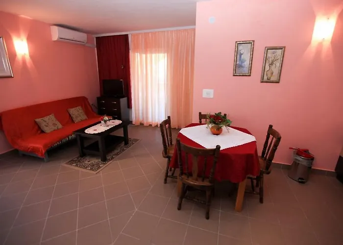 Franc Apartment *